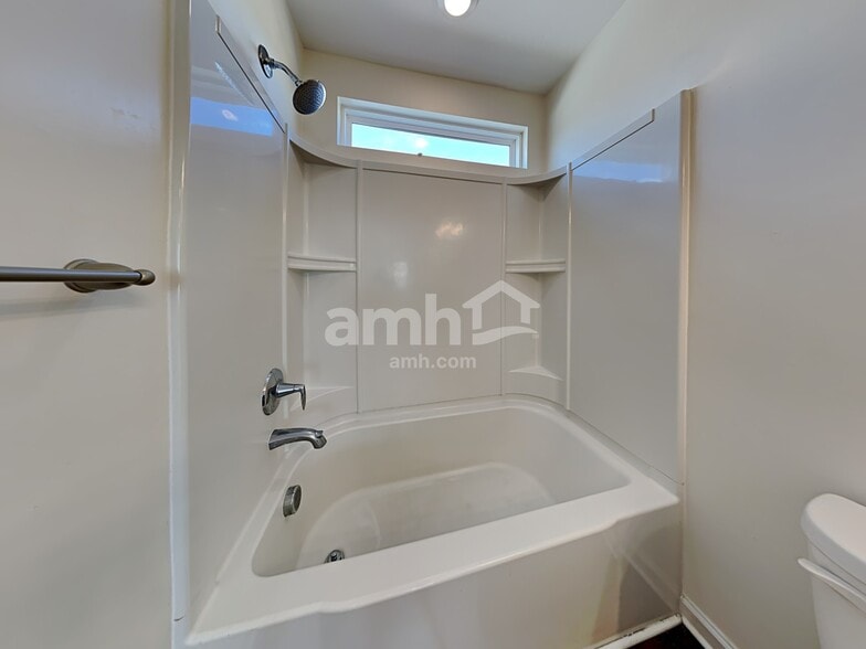 Building Photo - 13 Crabapple Cir