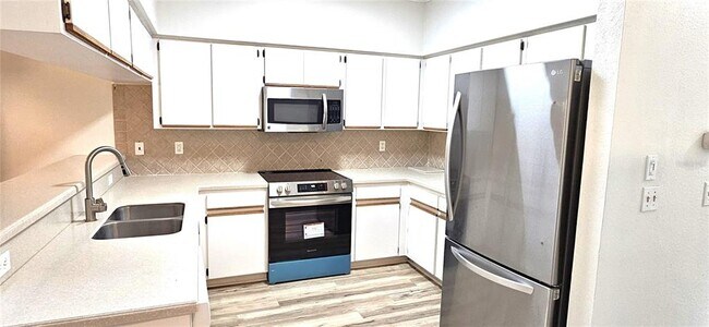 Building Photo - 2736 Penzance St