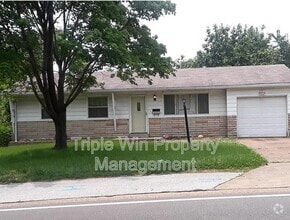 Building Photo - 10201 Lilac Ave