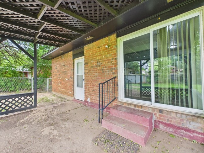 Building Photo - 4523 SE Avalon Ave