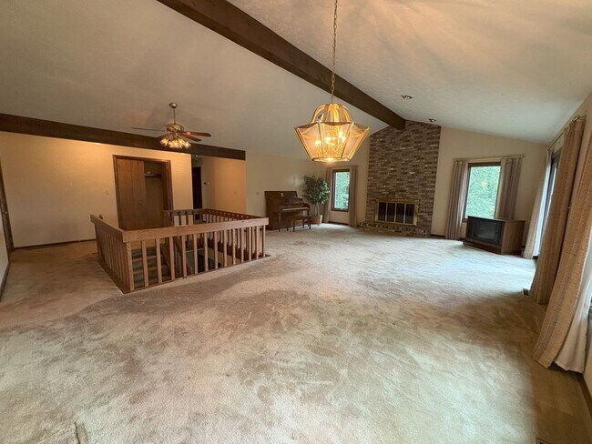 Building Photo - Single Family Home on 9.84 Acres