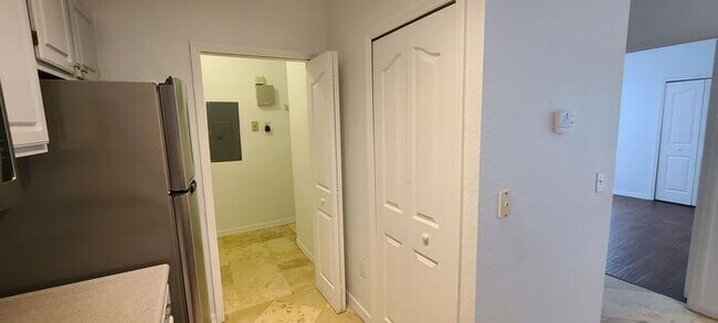 Building Photo - Spacious 2-Bed, 2-Bath Condo with Water Vi...