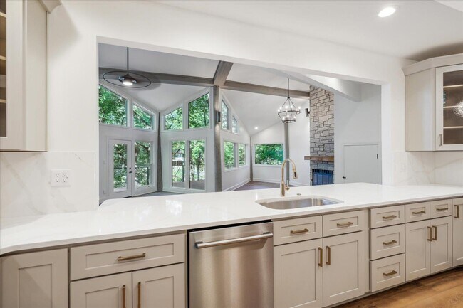 Building Photo - 439 Barbara Ln