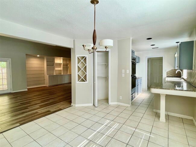Building Photo - 9206 N Allegro St