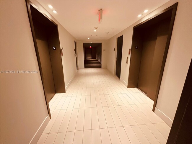 Building Photo - 1600 SW 1st Ave