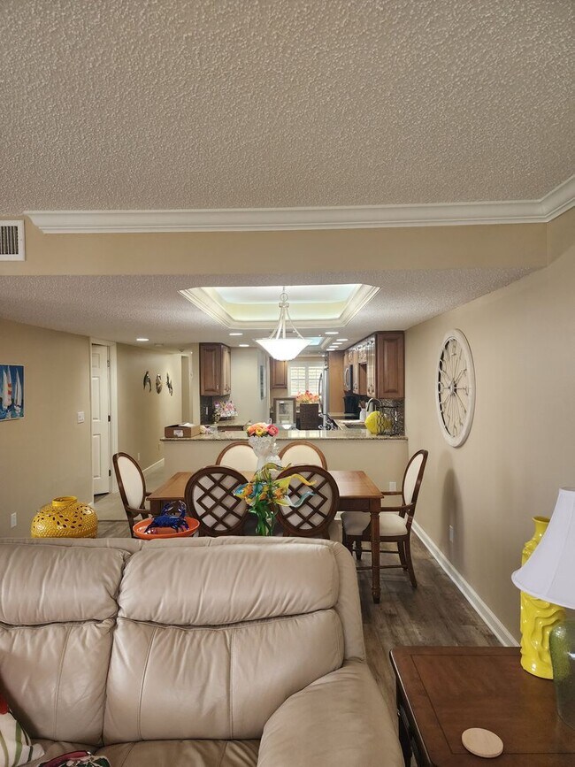 Building Photo - Siesta Key Rentals on Ocean!
