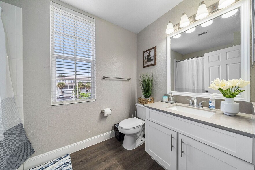 Building Photo - 10056 Montague St