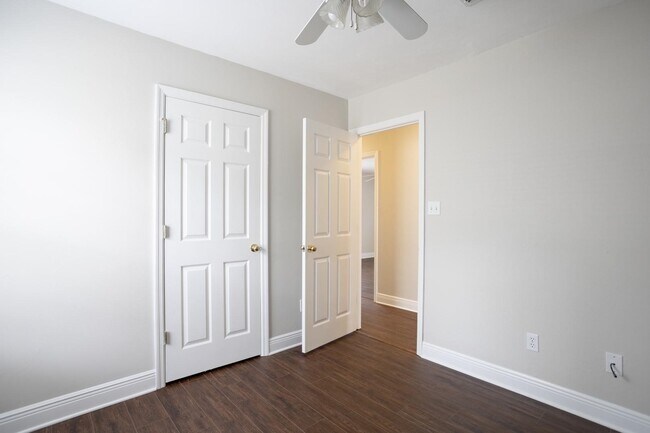 Building Photo - 3569 Chatelaine Dr