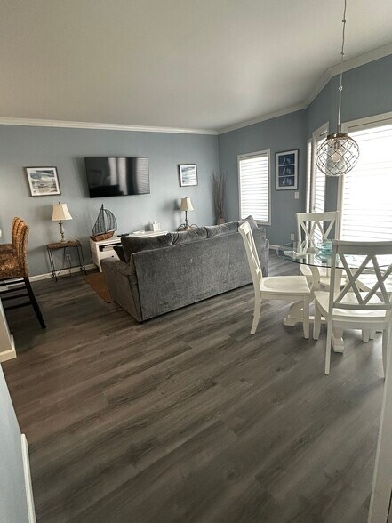 Living Room/Dining Area - 655 Columbia St