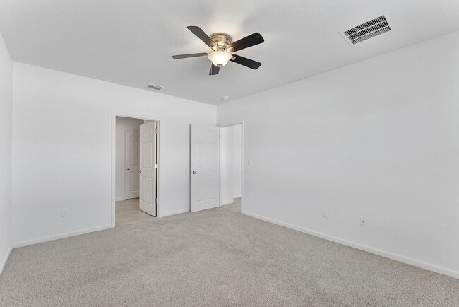 Building Photo - 357 SE Oakridge Dr