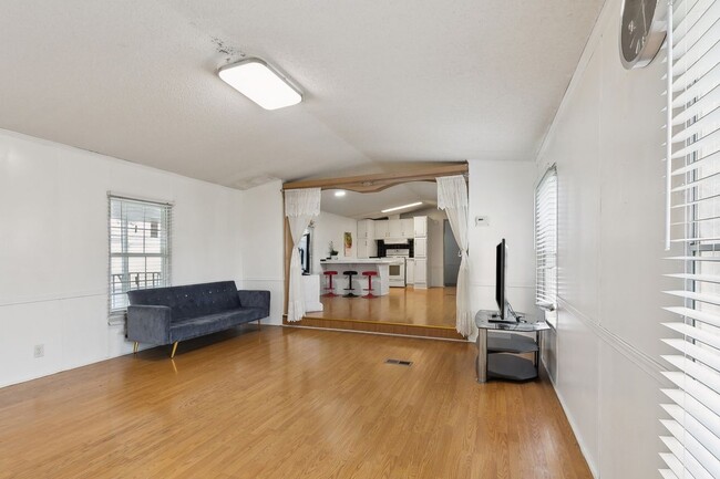 Building Photo - 121 Timber Ridge St