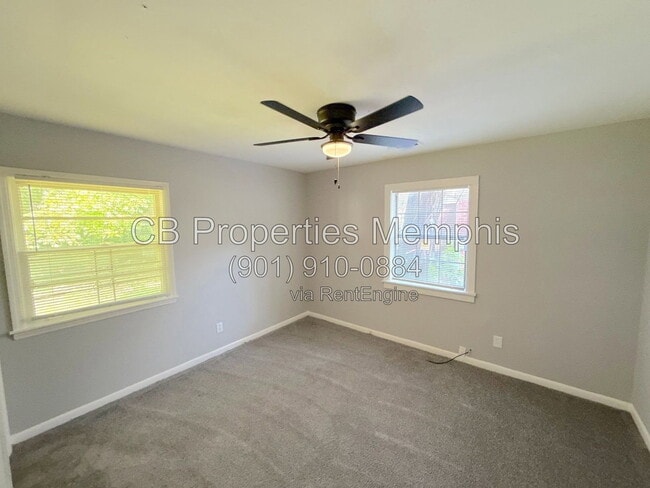 Building Photo - 1445 Robin Hood Ln