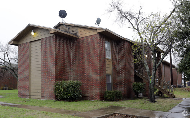 Primary Photo - Quinlan Plaza Apartments