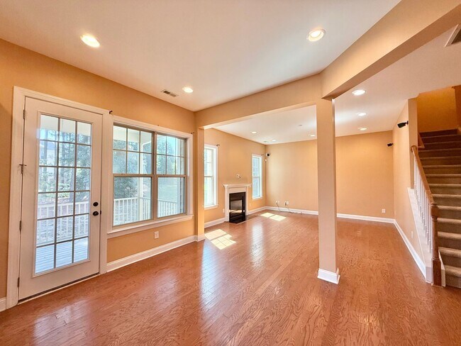 Building Photo - 1140 Litchborough Way