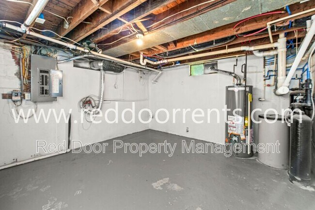 Building Photo - 957 Woodhill Dr
