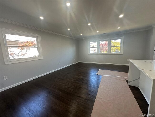 Building Photo - 133 S 7th St