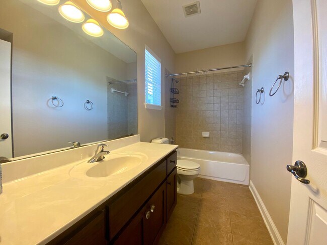 Building Photo - Large Home in Mueller!  Available for October!