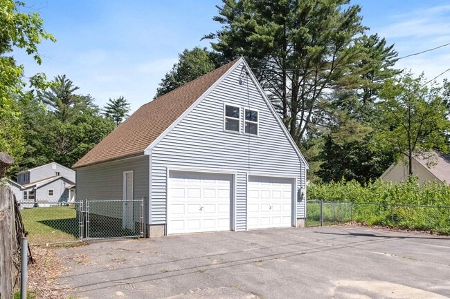 Building Photo - 36 Lark St