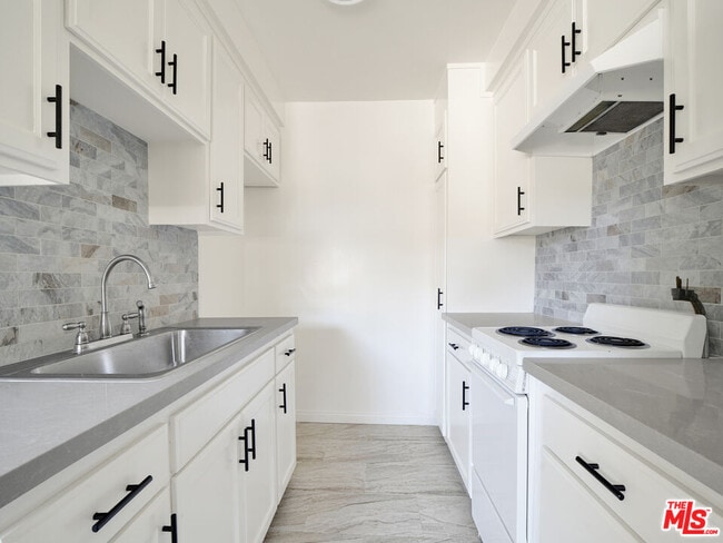 Building Photo - 7228 Allott Ave