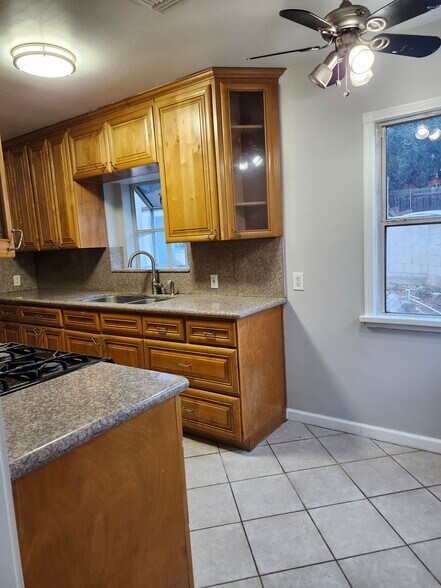 Building Photo - 2637 Altura Ave