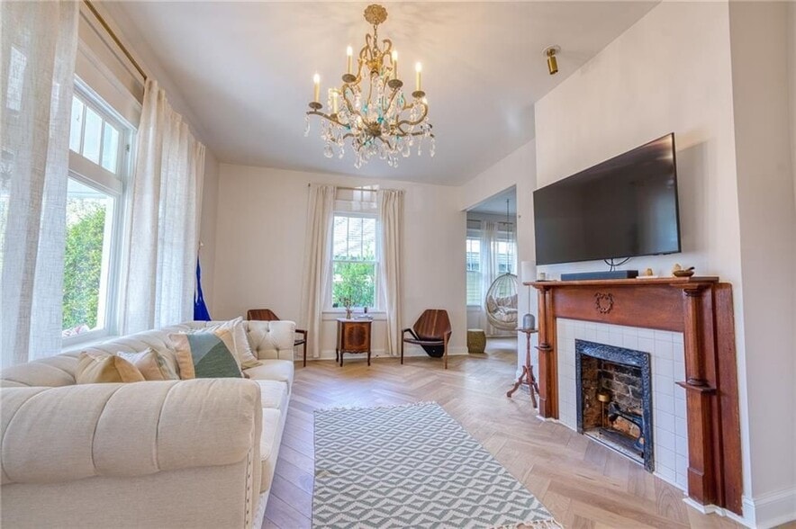 Building Photo - 85 Waddell St NE