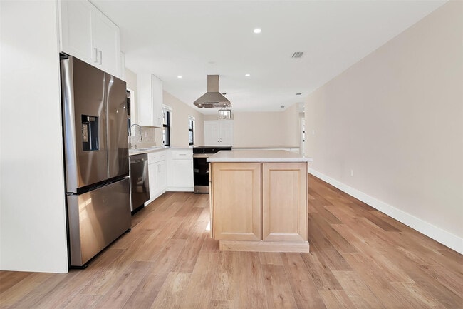 Building Photo - 391 NW 58th Ave