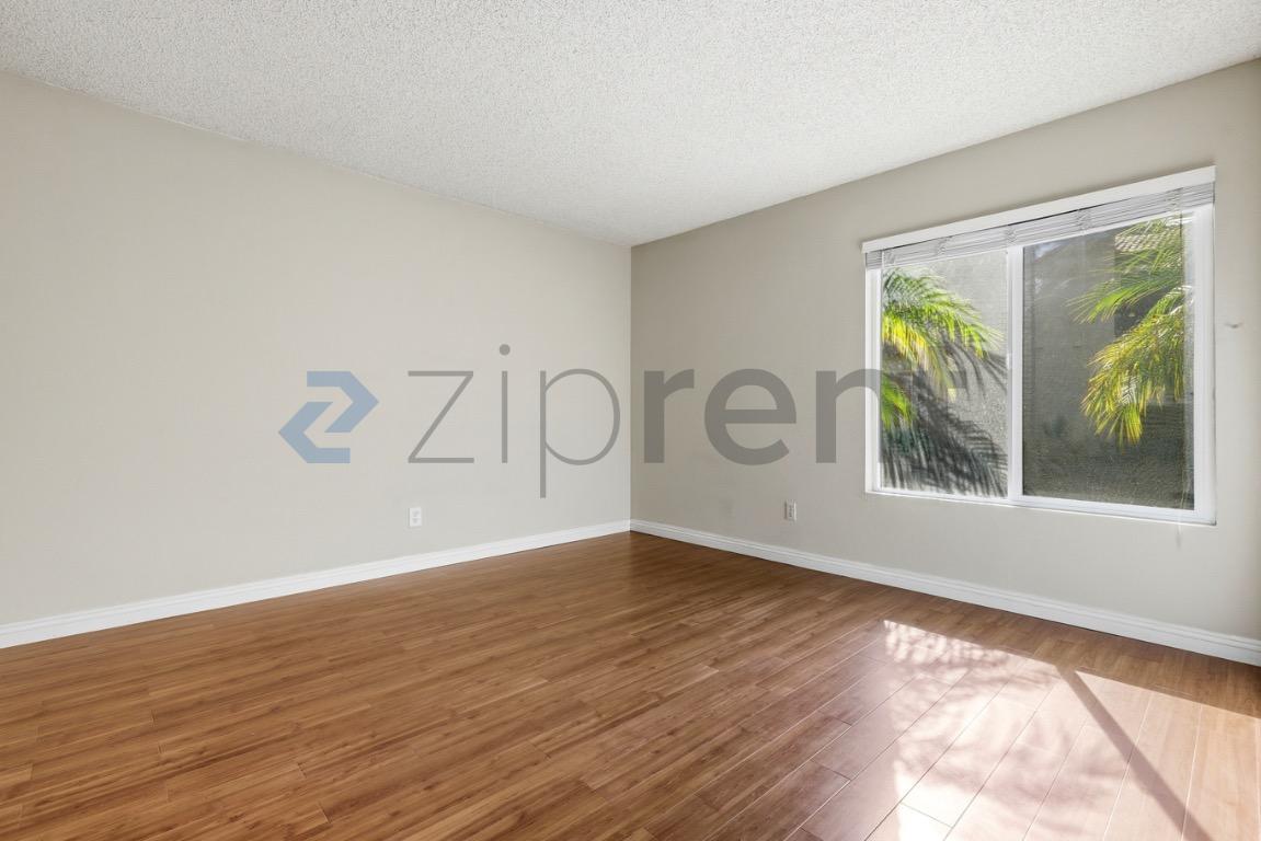 Building Photo - Unit B