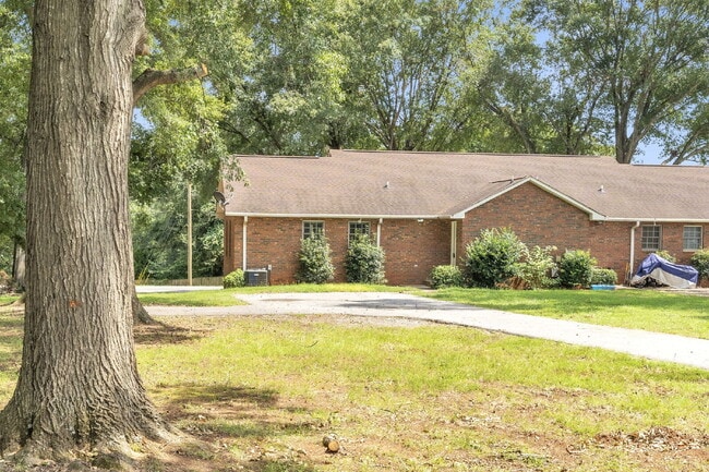 Building Photo - Two amazing lease offers to choose from on...