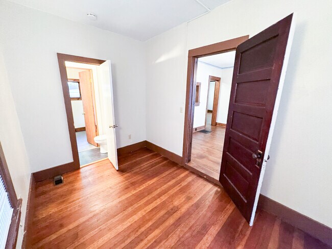 Building Photo - 307 Cascadilla St