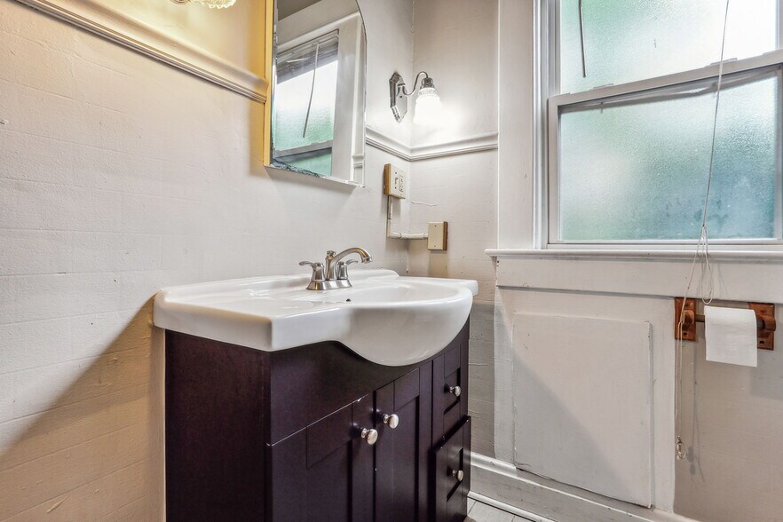 Building Photo - 2246 N 4th St