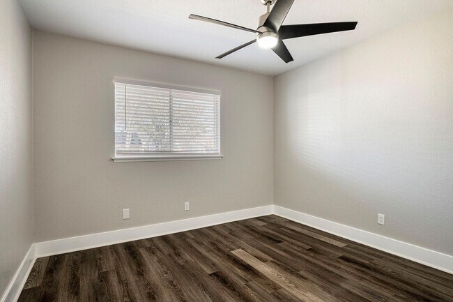 Building Photo - 3-2-2 Beauty Grand Prairie