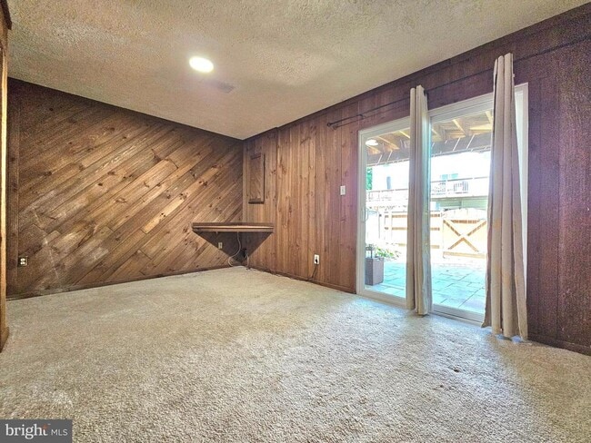 Building Photo - 8561 Southlawn Ct