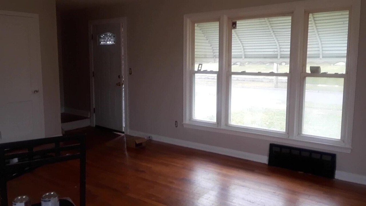 Building Photo - 4322 E 175th St