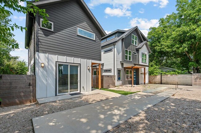 Building Photo - 5305 Ledesma Rd