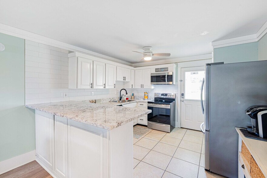 Building Photo - 885 Santa Rosa Blvd