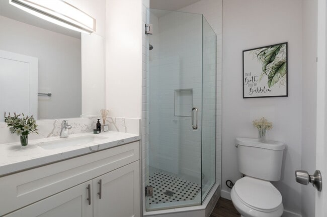 Building Photo - 5290 Manhasset Dr