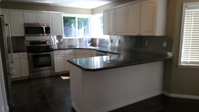 Building Photo - 1622 Heatherwood Cir