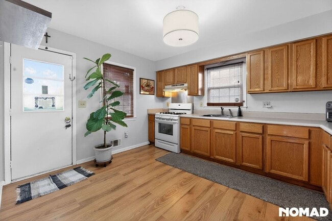 Building Photo - Charming 2BR Apartment in Metuchen