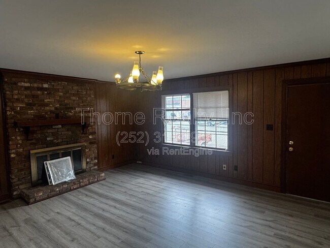 Building Photo - 3920 Sunset Ave