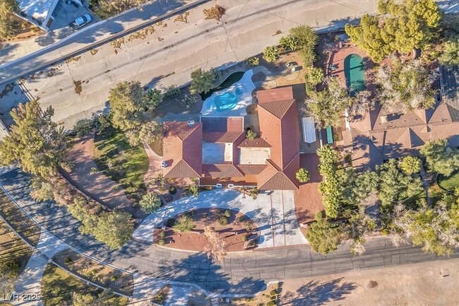 Building Photo - 2868 Vista Del Sol Ave