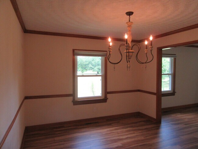 Building Photo - Beautiful Home with a Country Setting