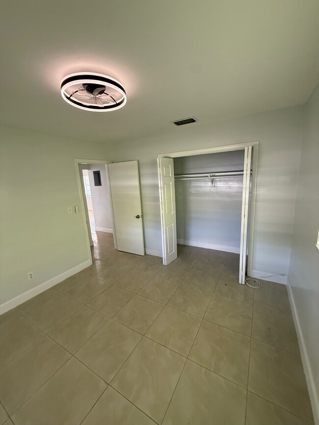 Building Photo - 2247 Taylor St