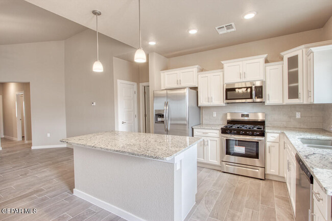 Building Photo - 14929 Tierra Crystal Ave