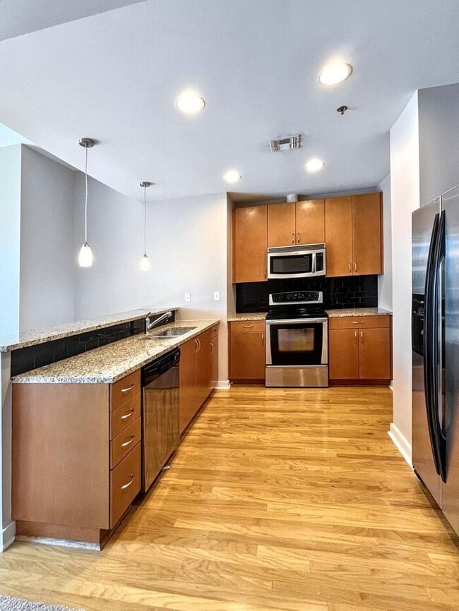 Building Photo - Beautiful 1-Bedroom Condo with Stunning Do...