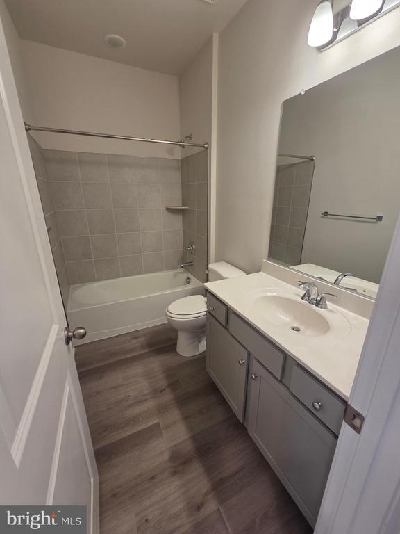 Building Photo - 2558 Hopton Ln