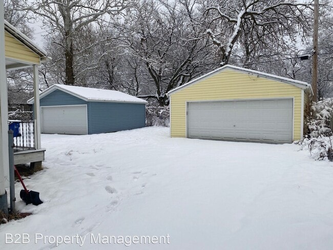 Building Photo - 3 br, 1 bath House - 12028 Wade Park Ave.