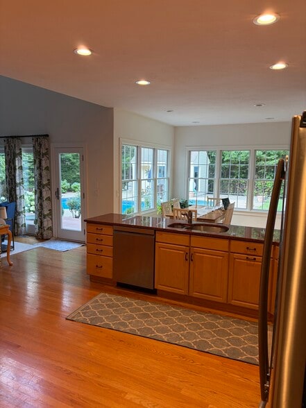 Kitchen - 10 Bartley Dr