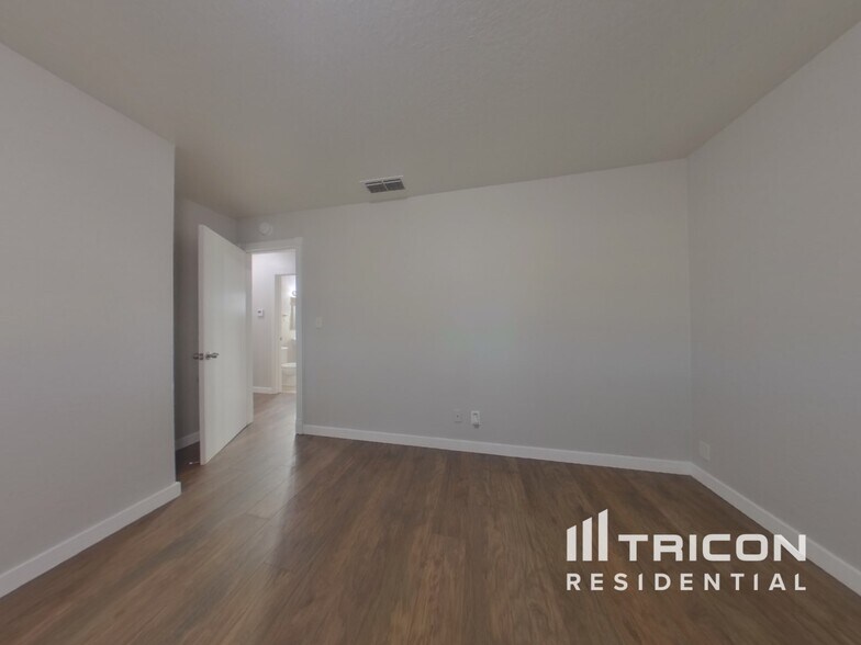 Building Photo - 6900 Coronation Ct
