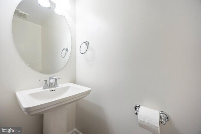 Building Photo - 616 Warbler Walk