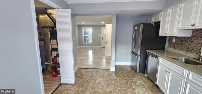 Building Photo - 483 Arwell Ct